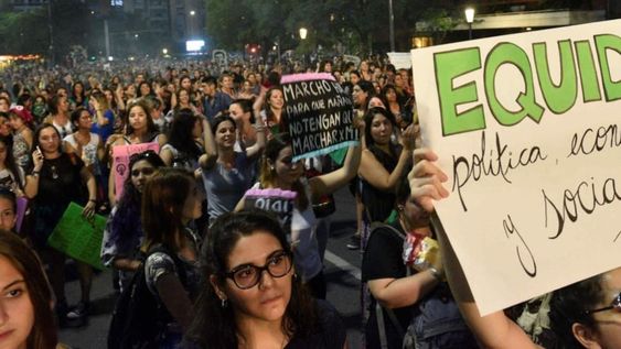 No hay igualdad de acceso a la educación y oportunidades laborales.