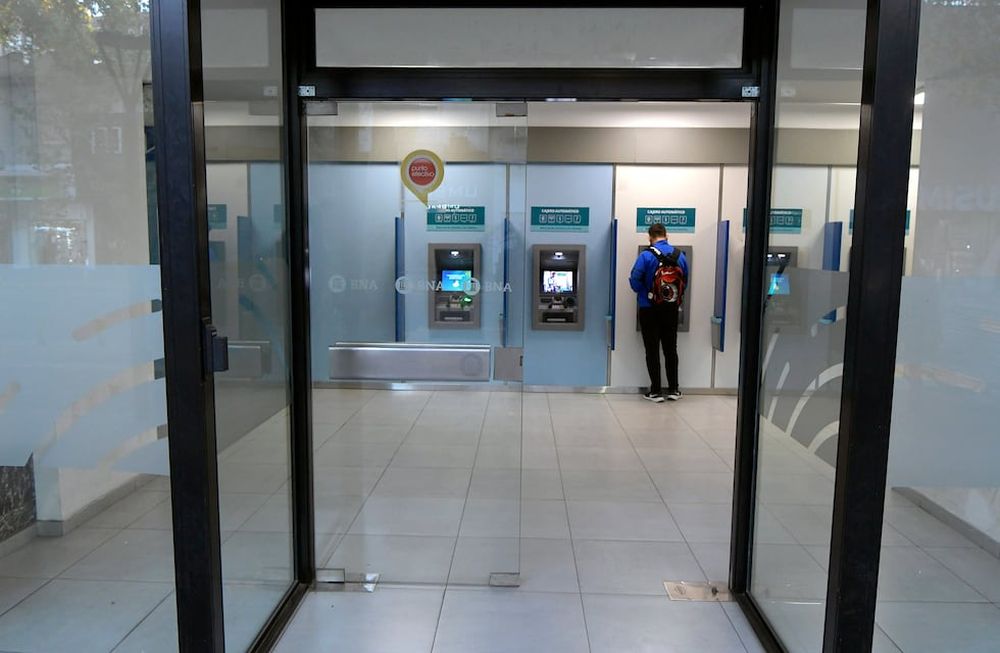 Archivo Los Andes Paro BancarioJornada de paro del gremio de la bancaria en Argentina. Los bancos no abrieran sus puertas en esta jornada.Foto: Orlando Pelichotti / Los Andes