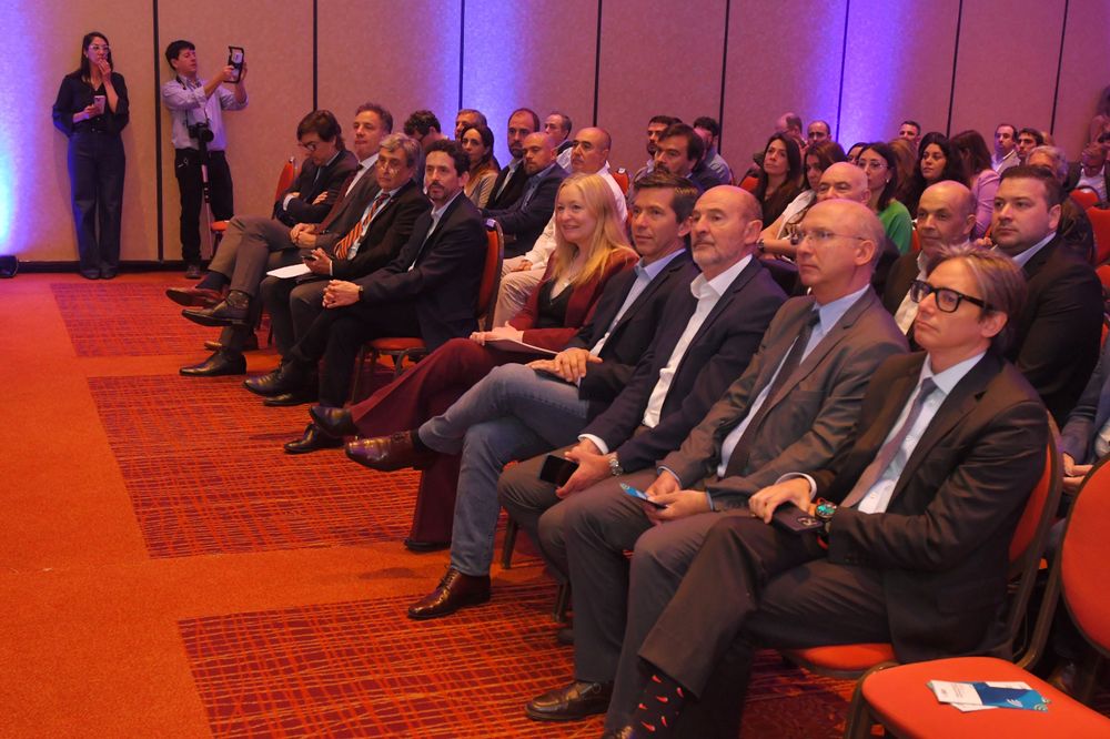 Participación público–privada: autoridades, empresarios y académicos se reunieron en Pilares para trazar una agenda productiva común con foco en energía, tecnología e industria.