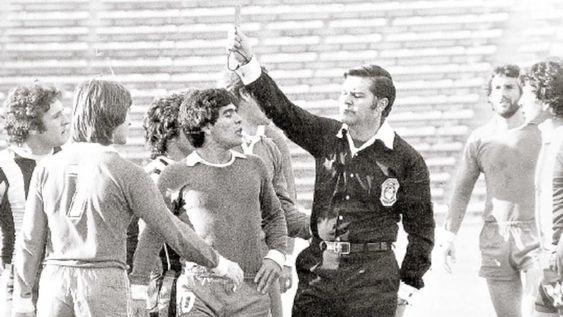 Rafael Jesús Bogdanowsky fue el árbitro mendocino que expulsó a Maradona en 1979 en el estadio Malvinas Argentinas. / Los Andes.