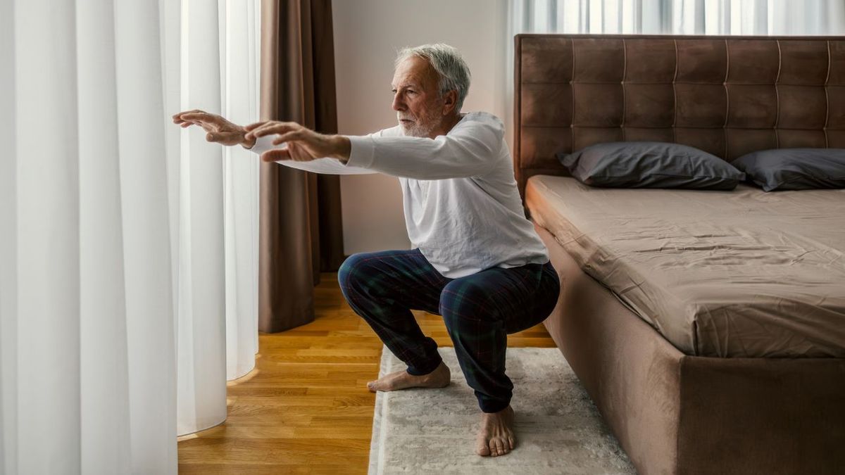 La neurociencia confirma que 10 sentadillas cada hora superan una caminata de 30 minutos