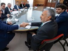 El gobernador Alfredo Cornejo y el jefe de gabinete, Guillermo Francos. Archivo
