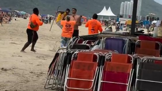 video: vendedores de choclos golpearon a un turista argentino en camboriu
