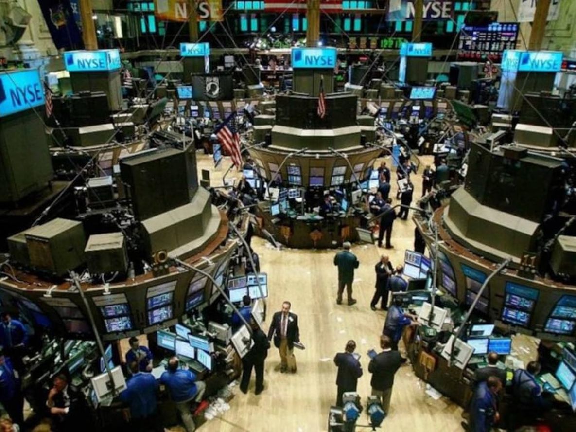 Antes del discurso de Milei, una fuerte suba en acciones y bonos forzó una nueva baja en el Riesgo País