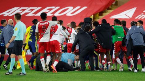 Tras la pelea fueron expulsados cuatro futbolistas.