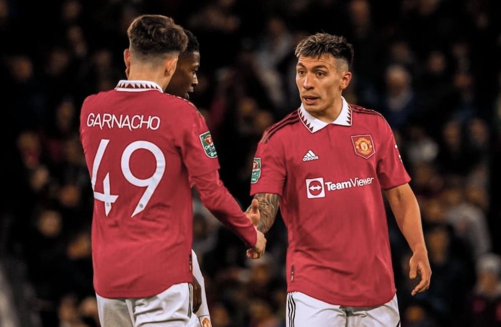 Alejandro Garnacho y Lisandro Martínez fueron titulares en el partido del Manchester United.