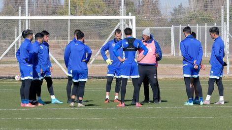 Los Andes | Práctica del Tomba . Fútbol - DeportesEsta mañana, el plantel de primera del Club Atlético Godoy Cruz Antonio Tomba realizó un entrenamiento con miras al enfrentamiento con Central Córdoba, en su predio de Coquimbito, Maipú. Orlando Pelichotti / Los Ande