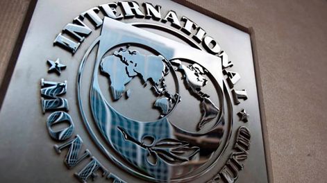 El FMI hará una tercera revisión el próximo jueves para analizar si le adelantan al país 6 mil millones de dólares. - Los Andes