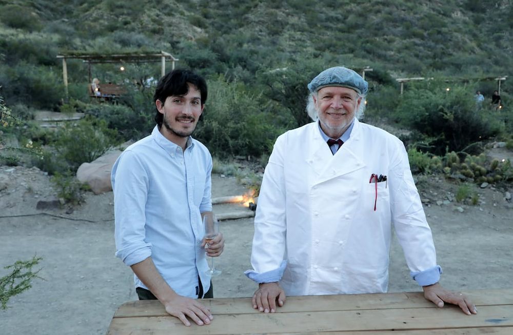 Julián Arroyo junto al chef Francis Mallmann.