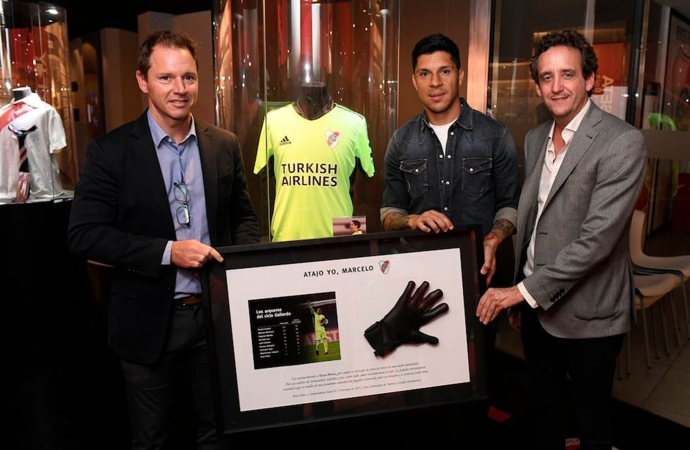 El buzo y los guantes que el mendocino utilizó en la Copa Libertadores ya están en el Museo River / Prensa River.