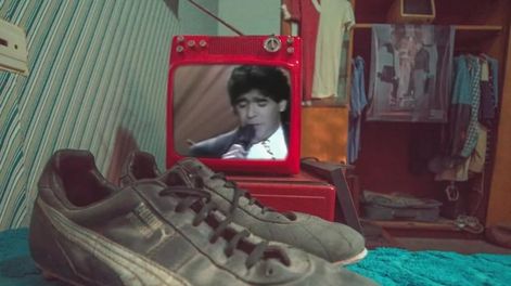 Se trata de una nueva versión del famoso tango interpretado por Maradona, grabado en la intimidad de su casa de La Paternal.