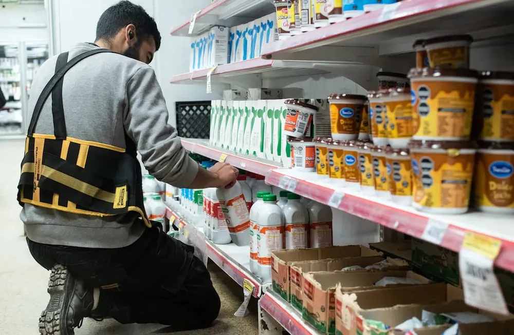 El precio de los alimentos se mantiene en alza y presiona al IPC.