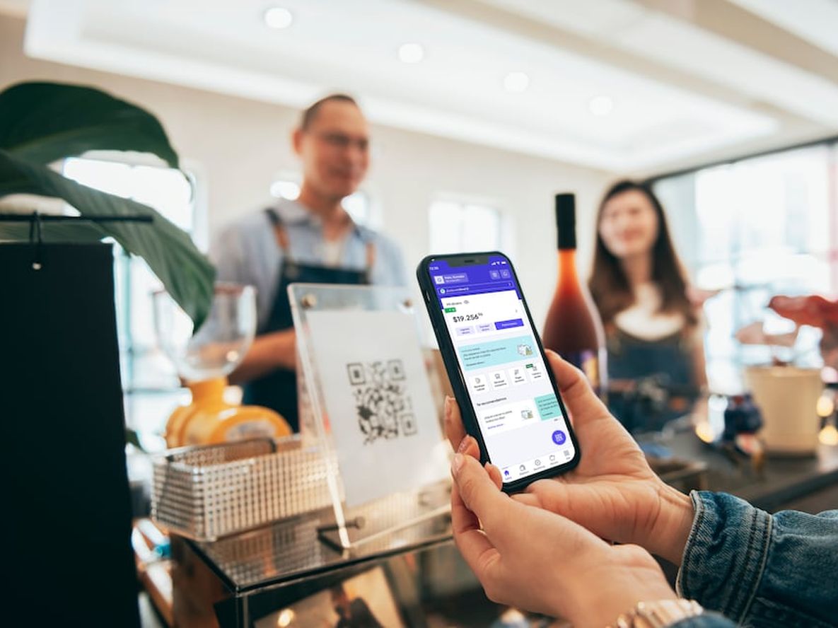 Capacitadores de la Asociación Conciencia dictan talleres de capacitación presenciales que tienen el objetivo de promover la inclusión financiera.