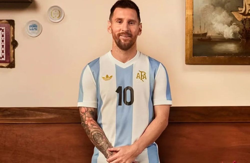 La camiseta retro de la Selección Argentina. Fantástica. / Gentileza.