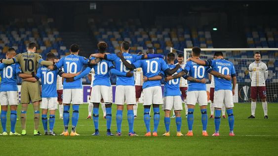 Vistieron la camiseta de Maradona con el número 10 para homenajear al ídolo