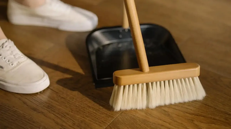 Palo de escoba reciclado: trucos simples para reutilizar y ordenar tu hogar fácilmente.