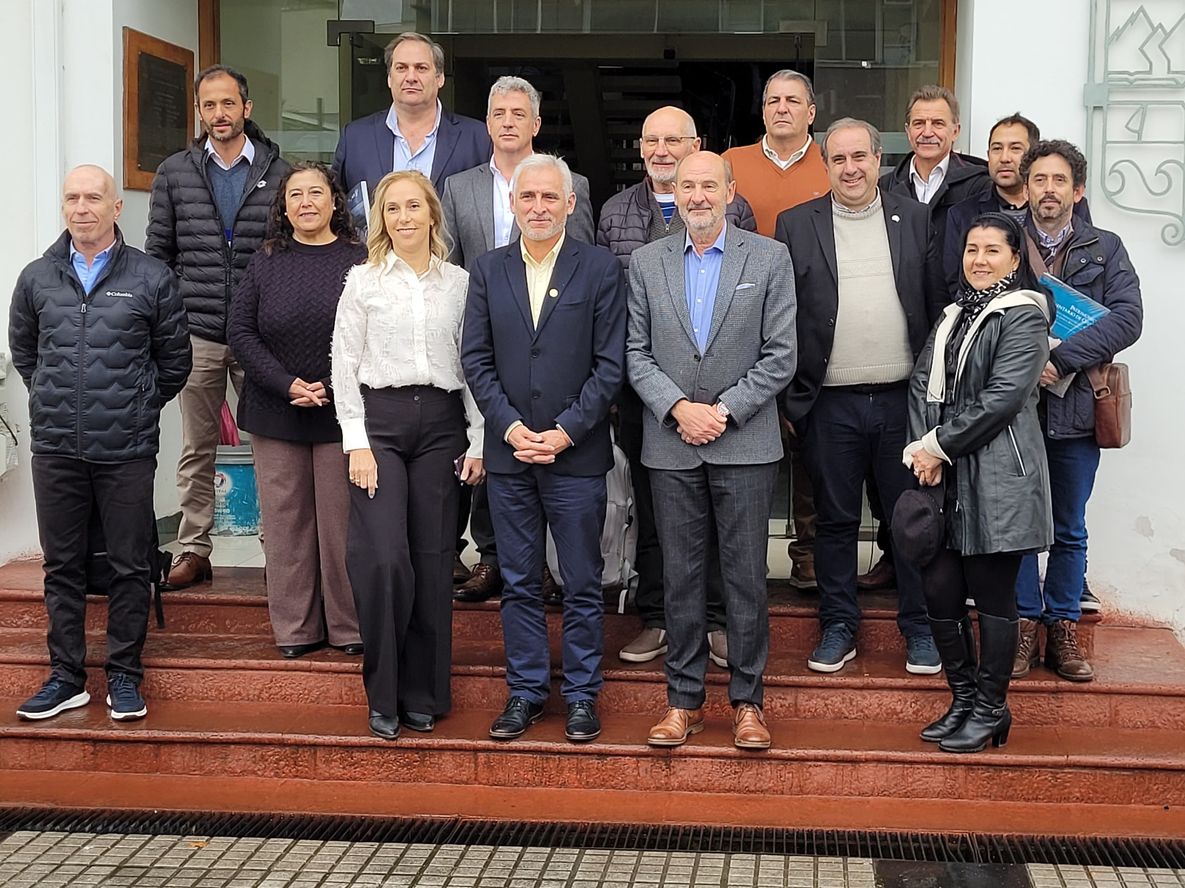 Autoridades de Mendoza y O’Higgins analizaron cómo compatibilizar la minería con otras actividades productivas en ambos lados de la cordillera.