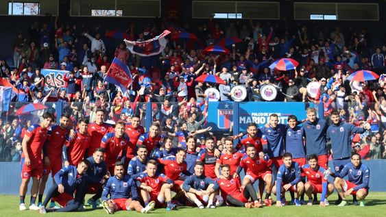Impresionante el banderazo que organizó la gente de TIGRE en la previa a la gran final contra Boca por la Copa de la Liga Profesional. / Gentileza.