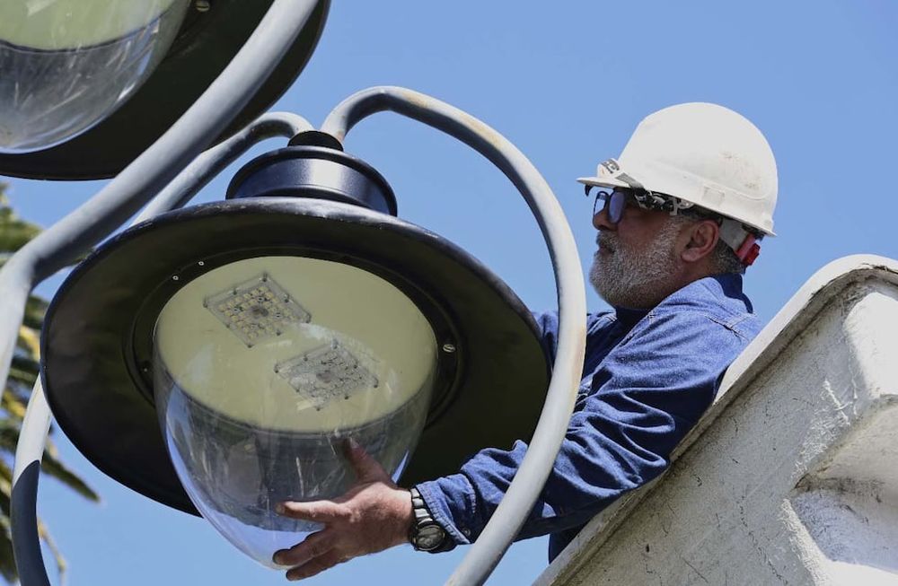 Godoy Cruz y Junín se unieron para reconvertir la iluminación de la Plaza departamental a led