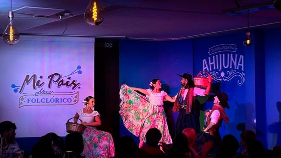 ahijuna celebra 10 anos y lleva su fiesta folclorica al teatro plaza