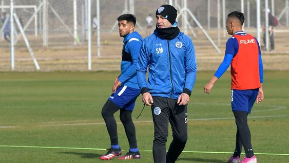 Mendoza 21 de julio de 2021  Fútbol AFA tbol, tomba, DeportesEntrenamiento de fútbol del Club Godoy Cruz Antonio TombaEn el predio de Coquimbito, el plantel del Tomba realizó una práctica Entrenador Sebastián Méndez Gallego Foto: Orlando Pelichotti / Los Andes