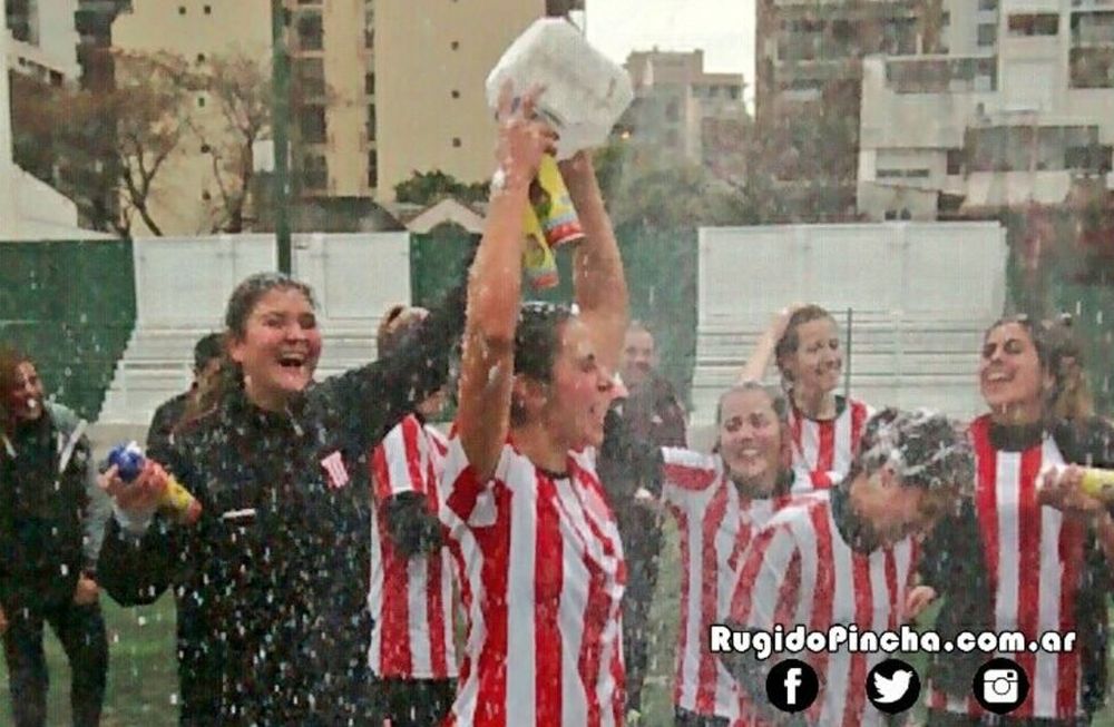 Papelón de la AFA: las campeonas tuvieron que festejar con un bidón