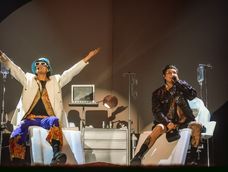 Ca7riel y Paco Amoroso ofrecieron en Mendoza una experiencia total: música, humor, provocación, visuales y una energía arrolladora.