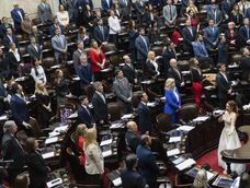 La Cámara de Diputados inició este mediodía la sesión para debatir los proyectos de Reforma del Banco Central, Inocencia Fiscal II y del Tratado de cooperación en materia de Patentes, entre otras iniciativas.