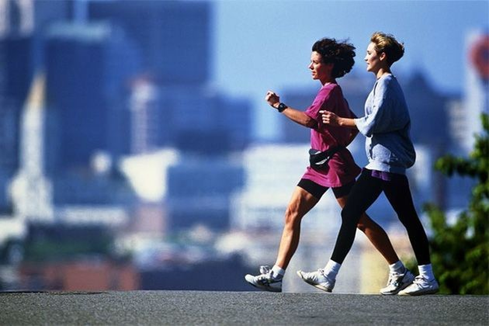 La psicolog&iacute;a revela c&oacute;mo caminar r&aacute;pido influye en deporte, salud y vida.