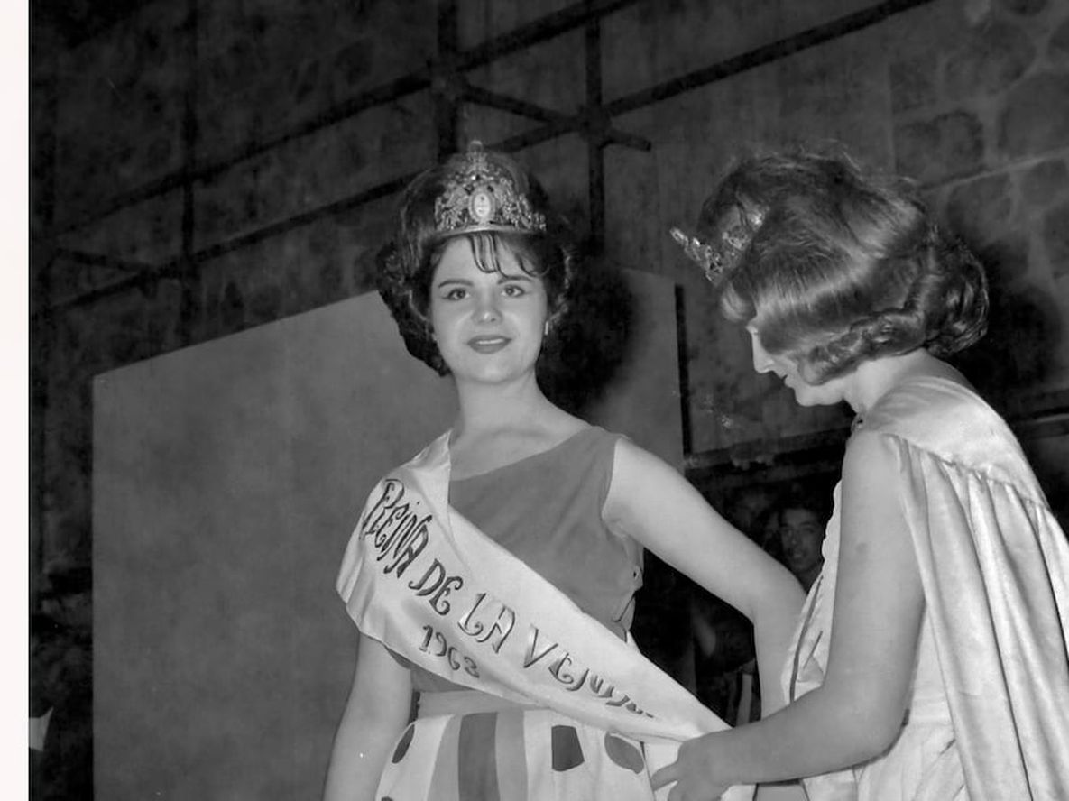 El 9 de marzo del 1963 se realizó por primera vez el acto central de la Fiesta Nacional de la Vendimia en el Teatro griego Frank Romero Day. Se llamó Vendimia inolvidable. Como dato curioso fue que se notó muchas sillas vacías entre el público.Elba Espósito salió electa como la reina y representó a San Martín.Fotografía inédita del Archivo General de la Provincia de MendozaFoto: Orlando Pelichotti / Los Andes