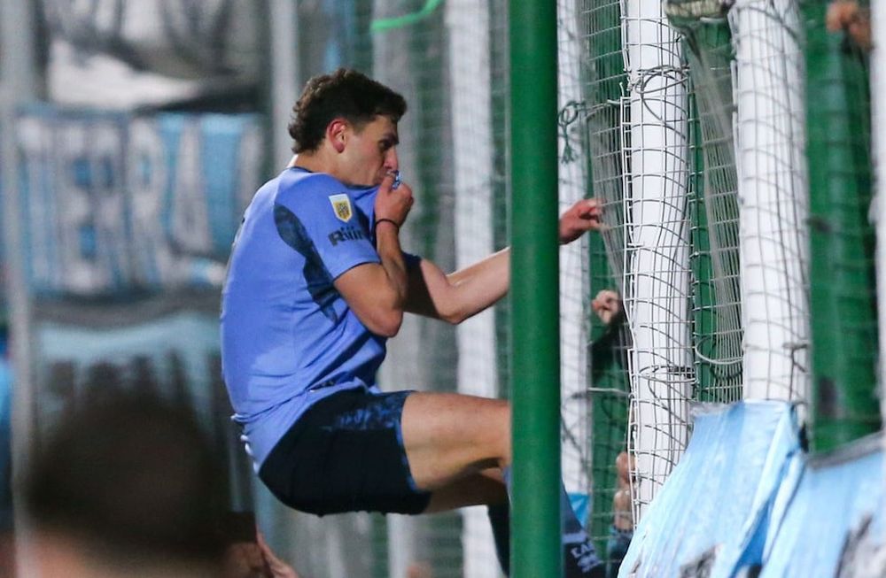 Daniel Barrea, sería nueva incorporación de Godoy Cruz, festeja su gol ante Claypole, por la Copa Argentina. Ganó Belgrano 1-0 en Junín. (Prensa Belgrano)
