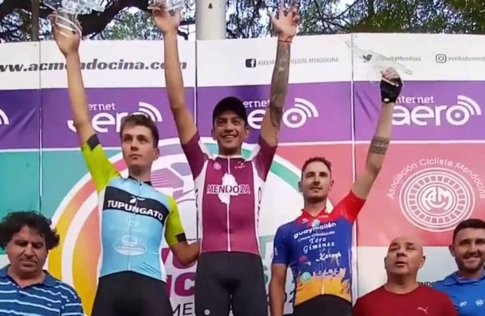 Entrega de premios tras finalizar esta segunda etapa: Mauricio Páez (Selección Mendocina); Lukas Dundic (Tupungato) y Santiago Rodríguez (Guaymallén).