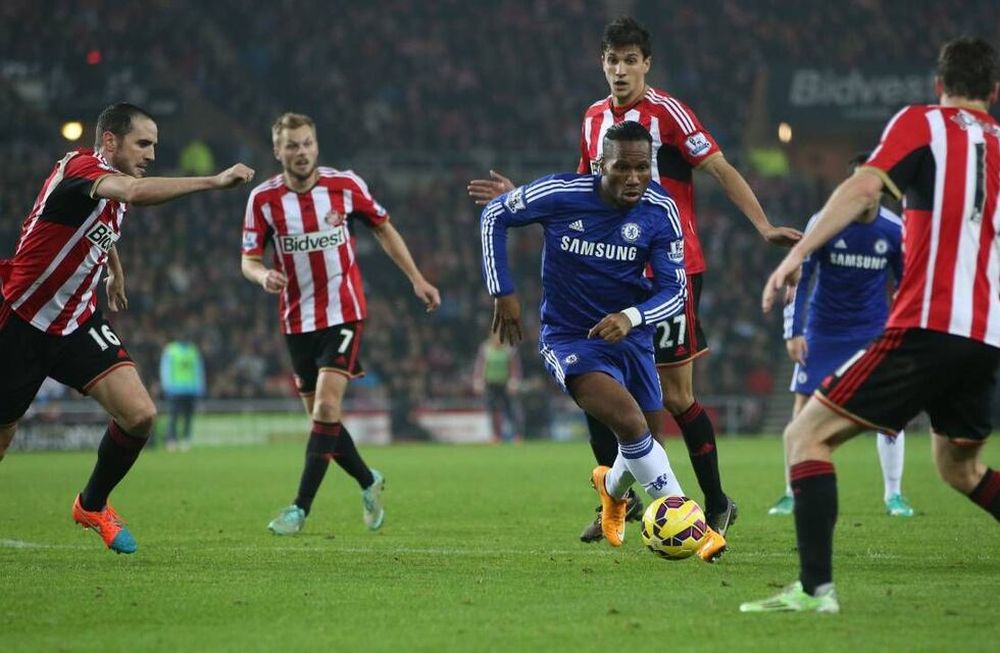 Chelsea igualó pero continúa en lo más alto