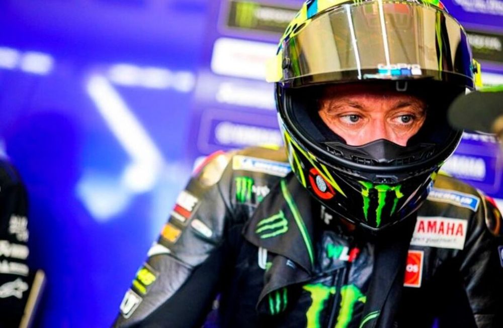 La despedida con emoción de Rossi de Yamaha oficial