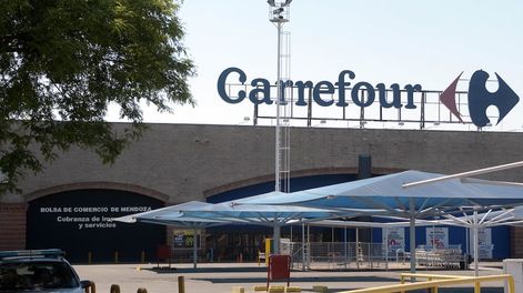 Carrefour -  Marcelo Rolland / Archivo Los Andes
