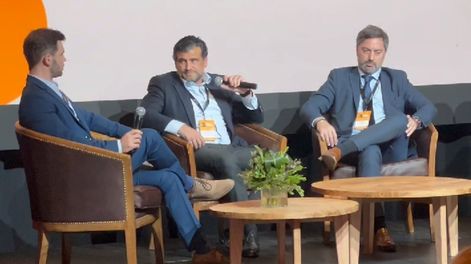 Los Andes | Los disertantes dialogaron sobre la importancia de la mejora de la macroeconomía para poder avanzar en estos proyectos y que continúen las inversiones en el sector minero - Gentileza