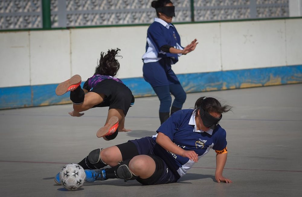 La historia de “Las Petroleras”, las mendocinas que no pueden ver, pero viven el fútbol con el corazón. Foto: Claudio Gutiérrez / Los Andes.
