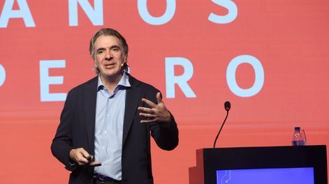 El economista y divulgador habló sobre el vértigo tecnológico y la necesidad de pensar a largo plazo sin ansiedad.