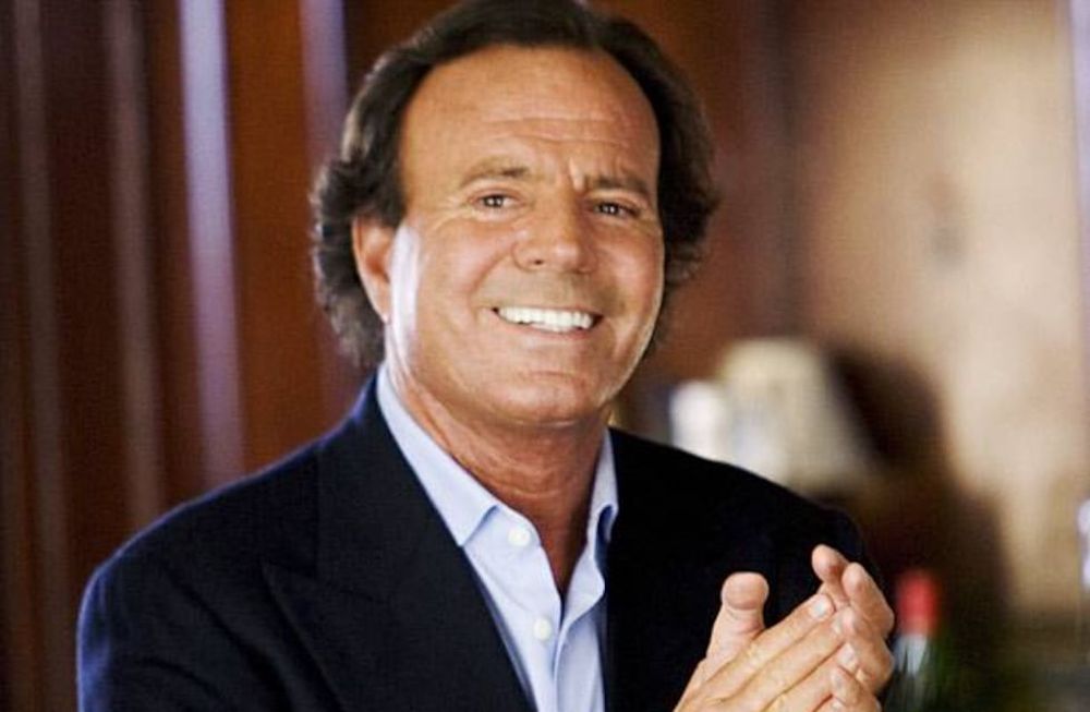 Julio Iglesias recibirá saludos de 450 famosos de todo el mundo.