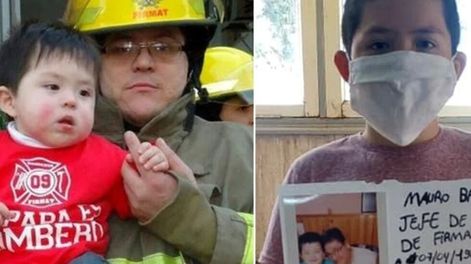 Benjamín junto a su papá, Mauro Baigorria Silva, y con el cartel en el hospital donde se vacunó.