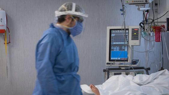 Unidad de Terapia Intensiva UTI en el hospital Central donde estan los pacientes graves que requieren respiradores mecanicos. Ignacio Blanco / Los Andes