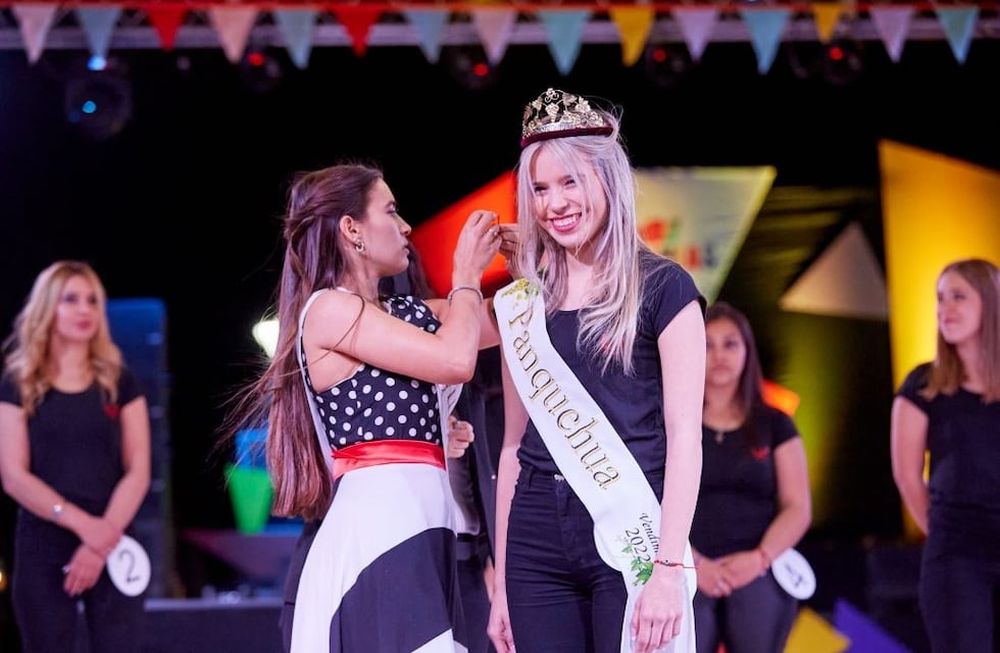 Las Heras abrió el calendario vendimial presencial este año con sus fiestas distritales, en las que organizó bailes populares. Foto: Mariana Villa / Los Andes