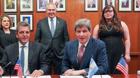 El objetivo del encuentro fue suscribirse en el convenio particular con los Estados Unidos para la refinanciación de la deuda. Gentileza: Ministerio de Economía.