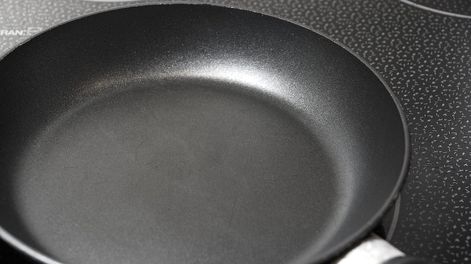 Una batería de ollas y sartenes de teflón es mucho más económica en Chile.