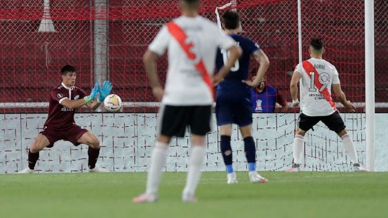 Borre pudo abrir el marcador pero falló su penal. / Gentileza.
