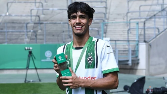 El jugador alemán convocado sorpresivamente a la selección argentina se llama Armando por Diego Maradona.