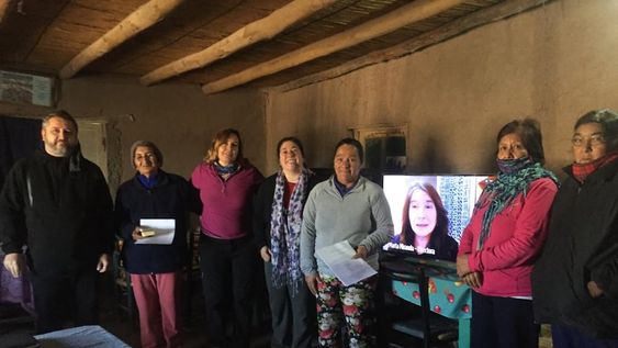 Quince mujeres de la comunidad lavallina impulsaron la creación de la biblioteca comunal y el festival VaPoesía culmina su edición con la apertura de este espacio llamado Hijas de Huanacache.
