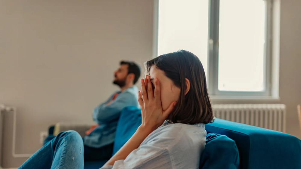 En casos de love bombing se recomienda a la persona no aislarse y mantener el contacto con personas de confianza.