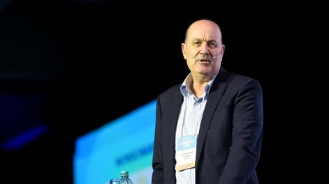 El ministro afirma que permitir acuerdos locales podría mejorar el empleo en regiones rezagadas.