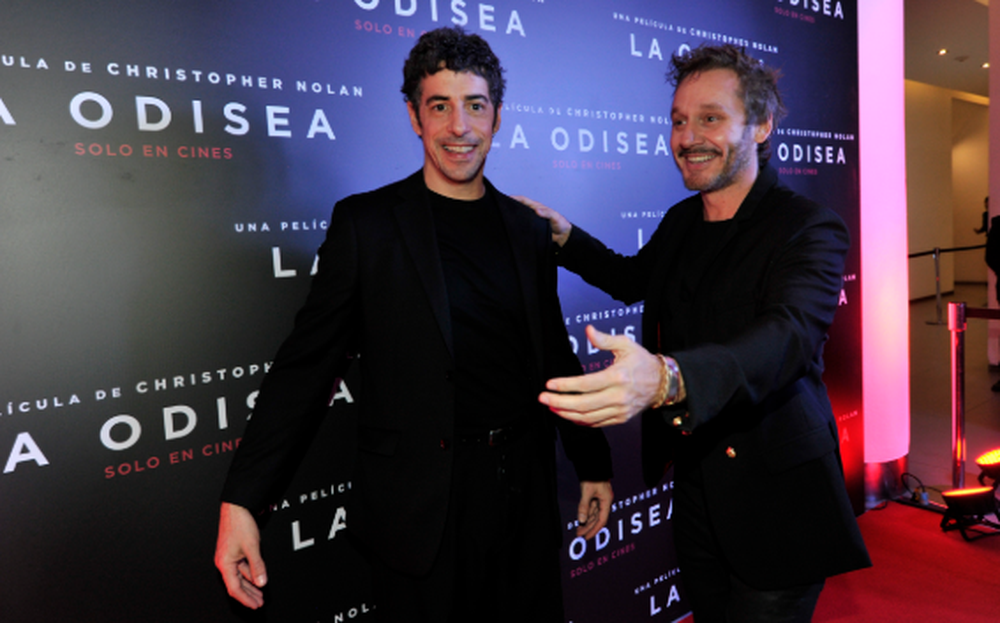 Esteban Lamothe y Benjamín Vicuña en el preestreno de La Odisea, de Christopher Nolan.